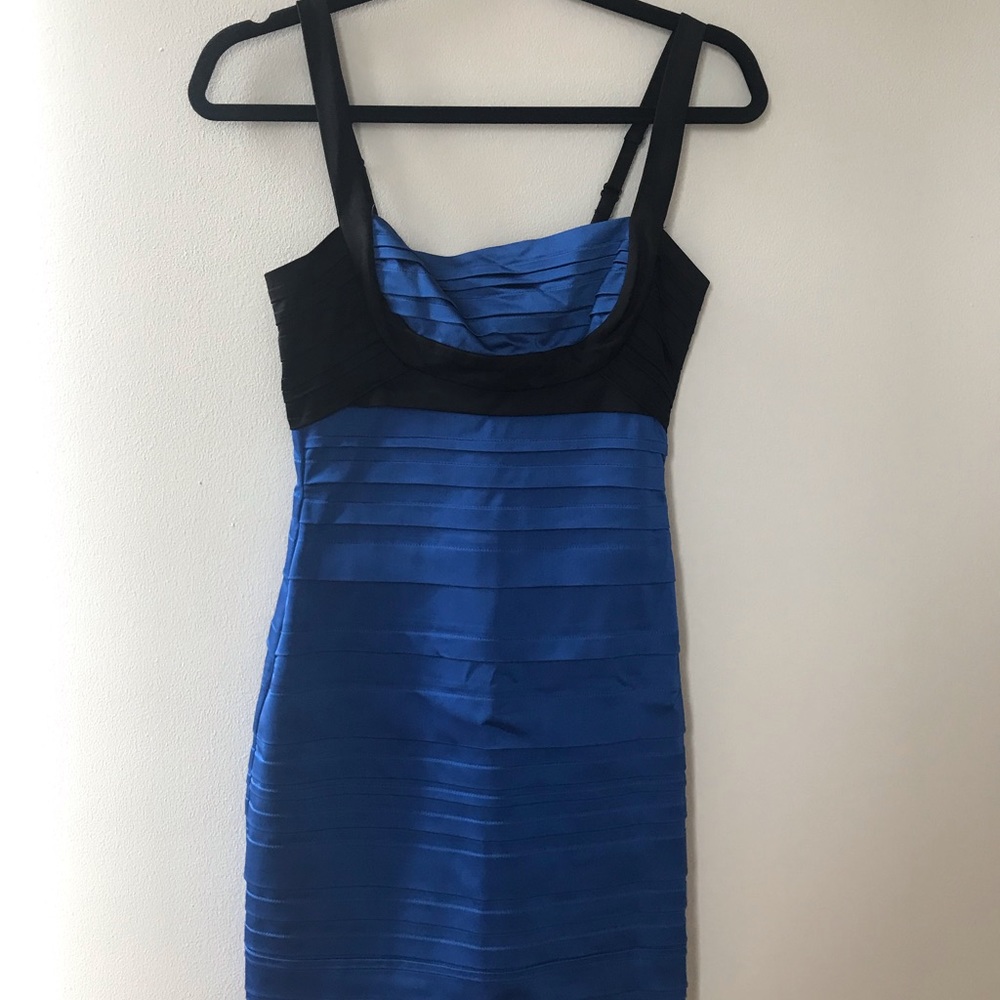 BCBGMAXAZRIA BLUE BANDAGE DRESS.
